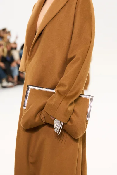 Look 4